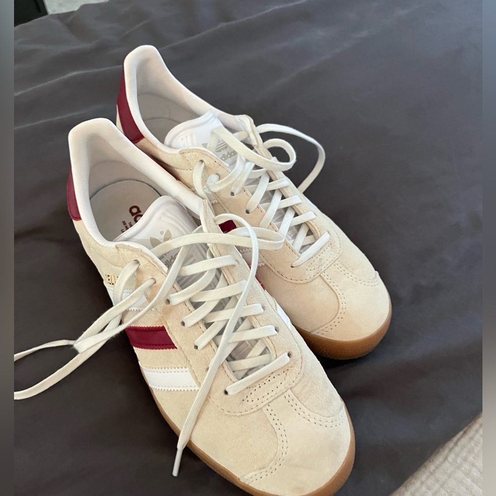 Adidas Sambas size 7.5 men’s.